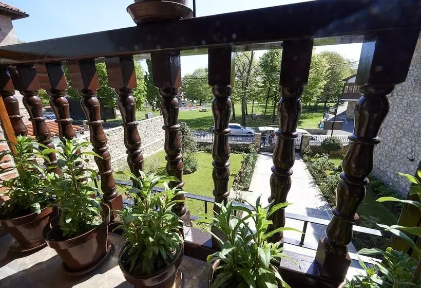 Standard Triple Room with Terrace, Posada Araceli