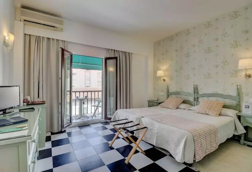Standardzimmer mit Meerblick, Sis Pins