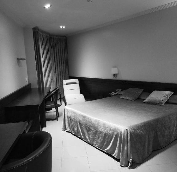 Номер Deluxe, Els Noguers