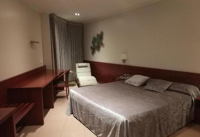 Номер Deluxe, Els Noguers