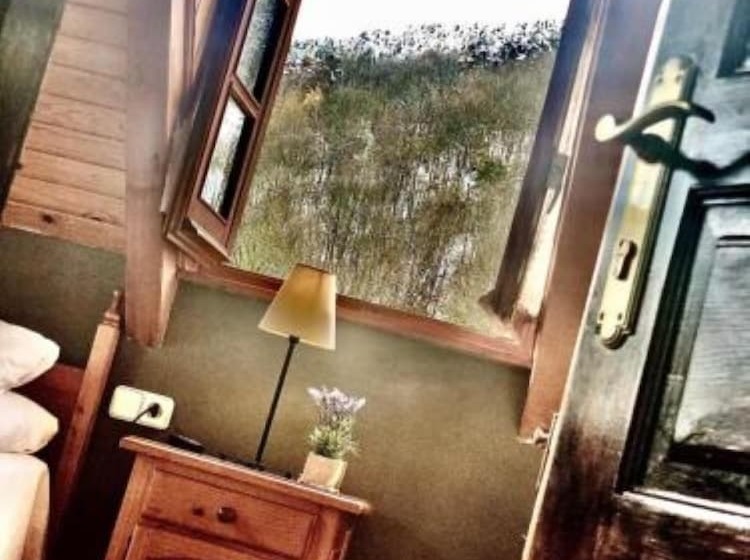 غرفة قياسية ثلاثية, La Petite Boheme