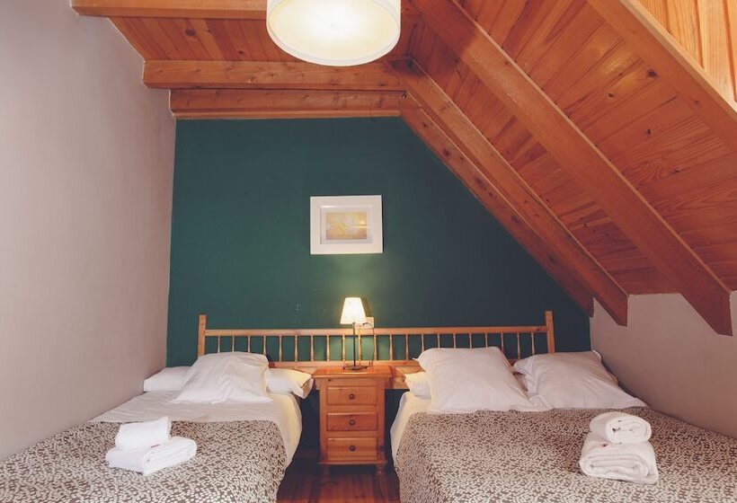 غرفة قياسية ثلاثية, La Petite Boheme