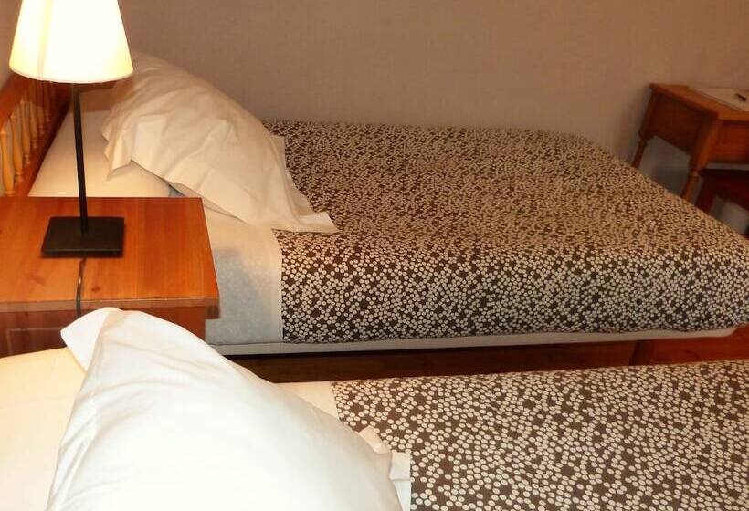 غرفة قياسية ثلاثية, La Petite Boheme