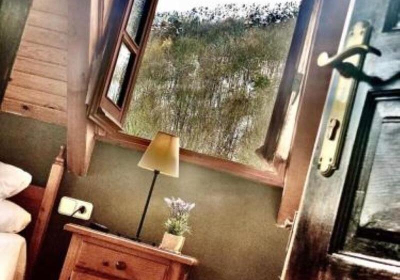 غرفة قياسية ثلاثية, La Petite Boheme