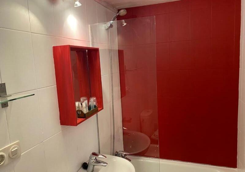 غرفة قياسية, La Petite Boheme