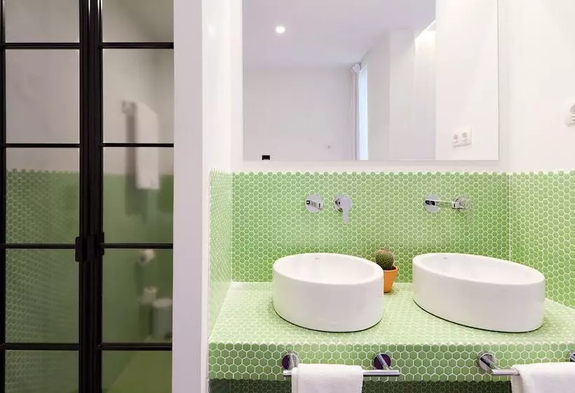 اتاق استاندارد سه نفره, Sleep N Atocha B Corp Certified