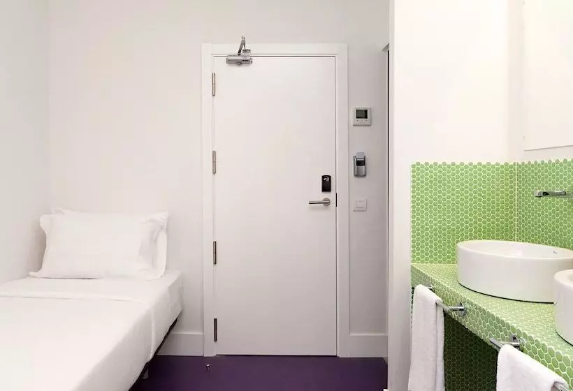 اتاق استاندارد سه نفره, Sleep N Atocha B Corp Certified