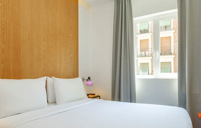 اتاق استاندارد یک نفره, Sleep N Atocha B Corp Certified