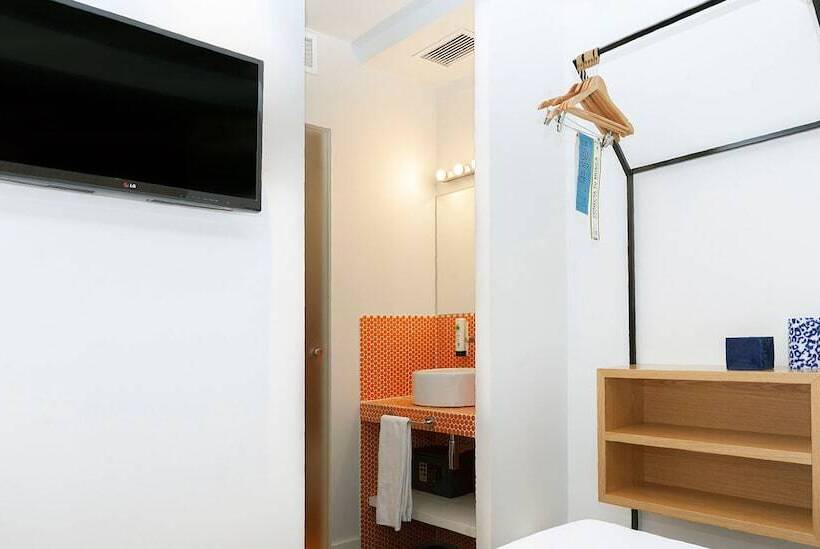 اتاق استاندارد یک نفره, Sleep N Atocha B Corp Certified