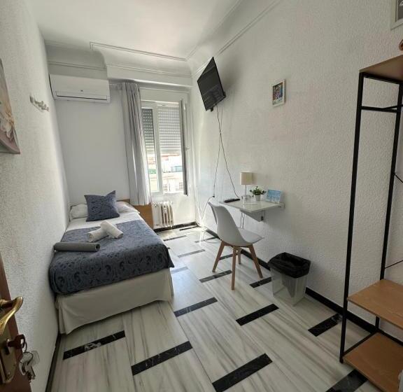 اتاق استاندارد یک تخته با سرویس بهداشتی مشترک, Hostal Arrate