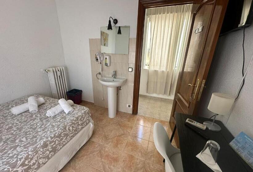 اتاق پایه با سرویس بهداشتی مشترک, Hostal Arrate