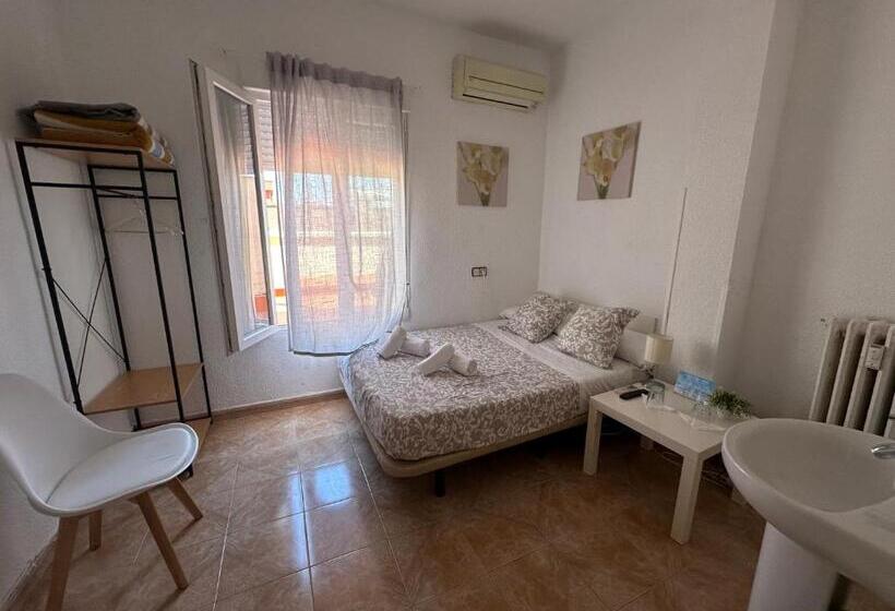 اتاق پایه با سرویس بهداشتی مشترک, Hostal Arrate