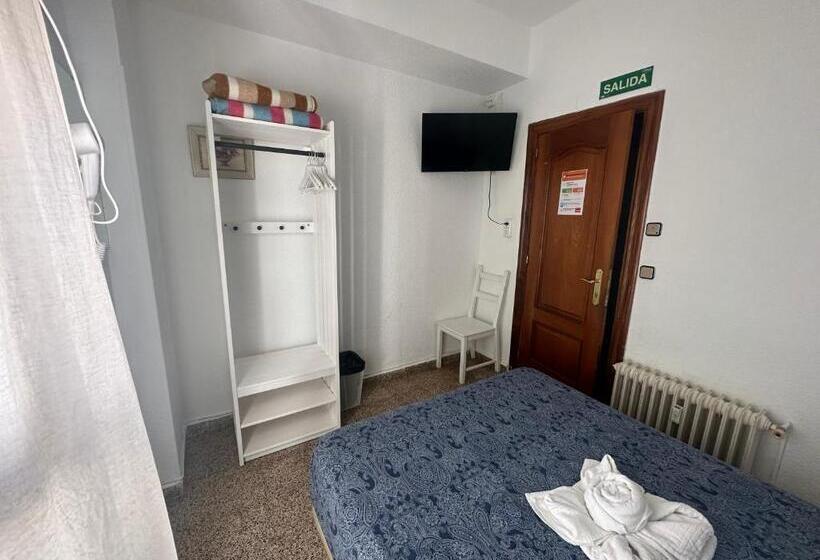 اتاق پایه با سرویس بهداشتی مشترک, Hostal Arrate
