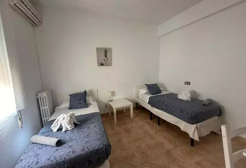 バス共有のスタンダードルーム, Hostal Arrate
