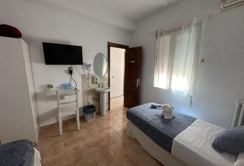 اتاق استاندارد با سرویس بهداشتی مشترک, Hostal Arrate