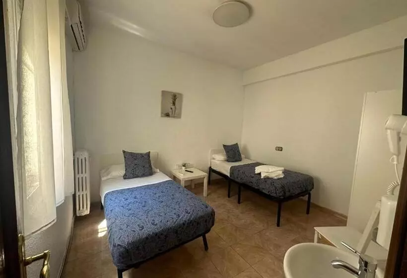 バス共有のスタンダードルーム, Hostal Arrate