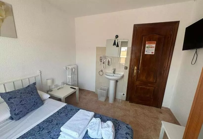 Chambre Basic Salle de Bains Commune, Hostal Arrate