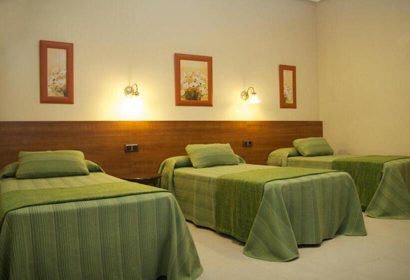 اتاق استاندارد چهار تخته, Hostal El Catalán