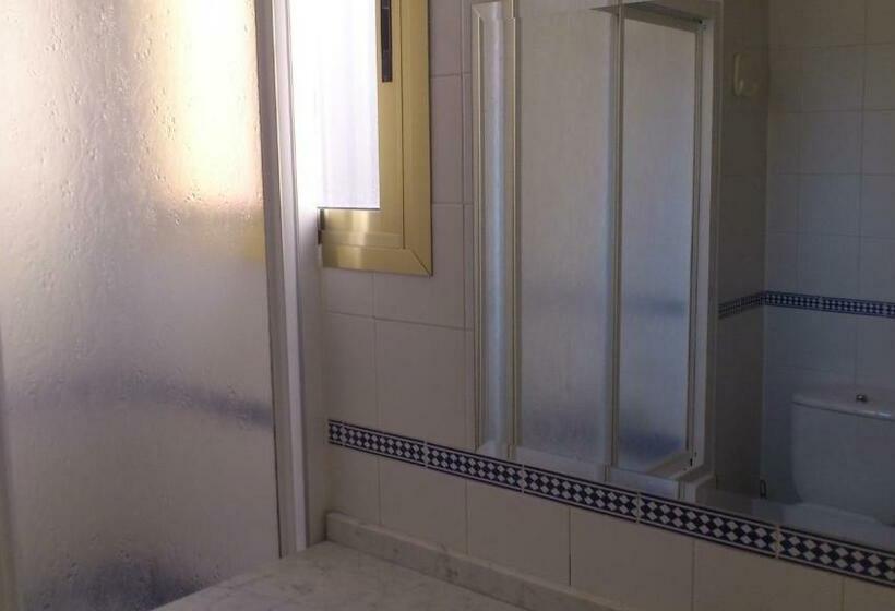 スタンダードトリプルルーム, Hostal Juanito