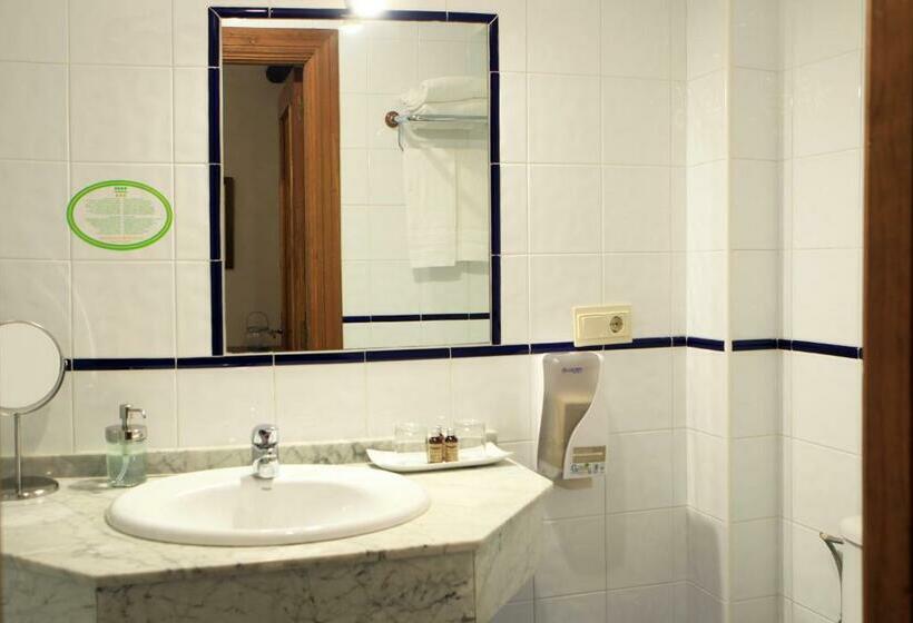 Номер Стандарт Трехместный, Hostal Rural Donamariako Benta