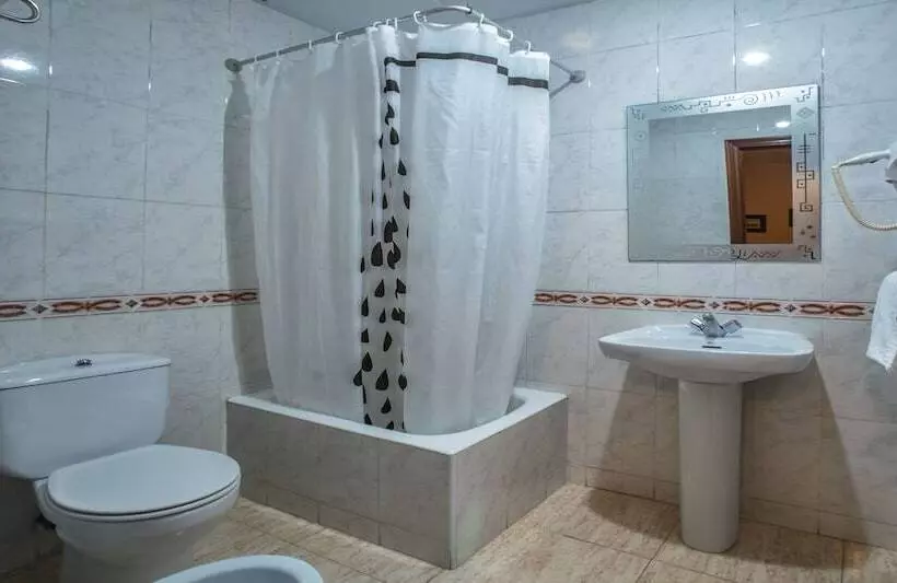 اتاق استاندارد سه نفره, Legazpi
