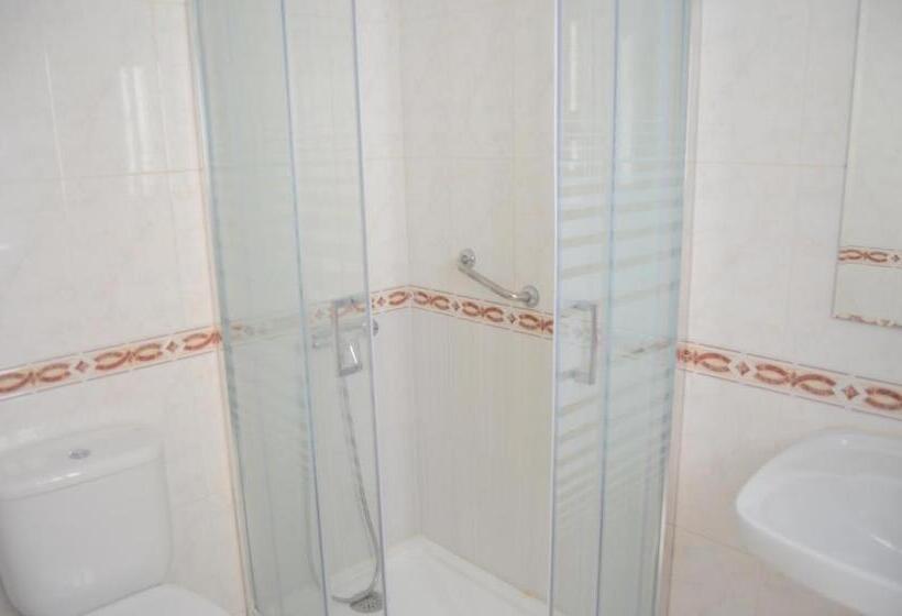 غرفة قياسية ثلاثية, Legazpi