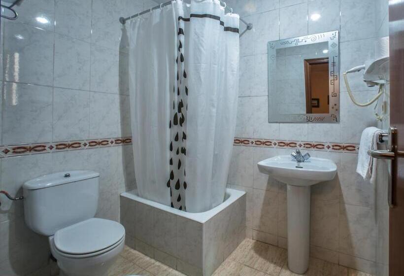 غرفة قياسية ثلاثية, Legazpi