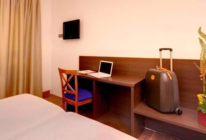 اتاق استاندارد سه نفره, Madrid Torrejon Plaza