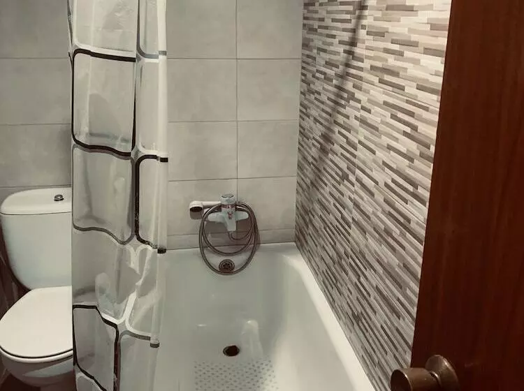 اتاق استاندارد یک نفره, Hostal Mediterráneo