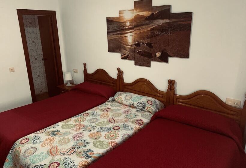 Номер Стандарт Трехместный, Hostal Mediterráneo