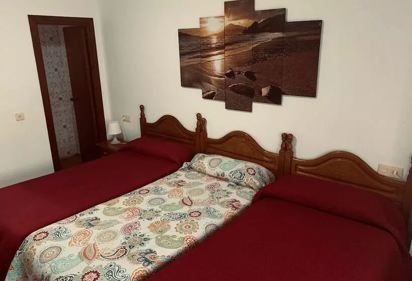 اتاق استاندارد سه نفره, Hostal Mediterráneo