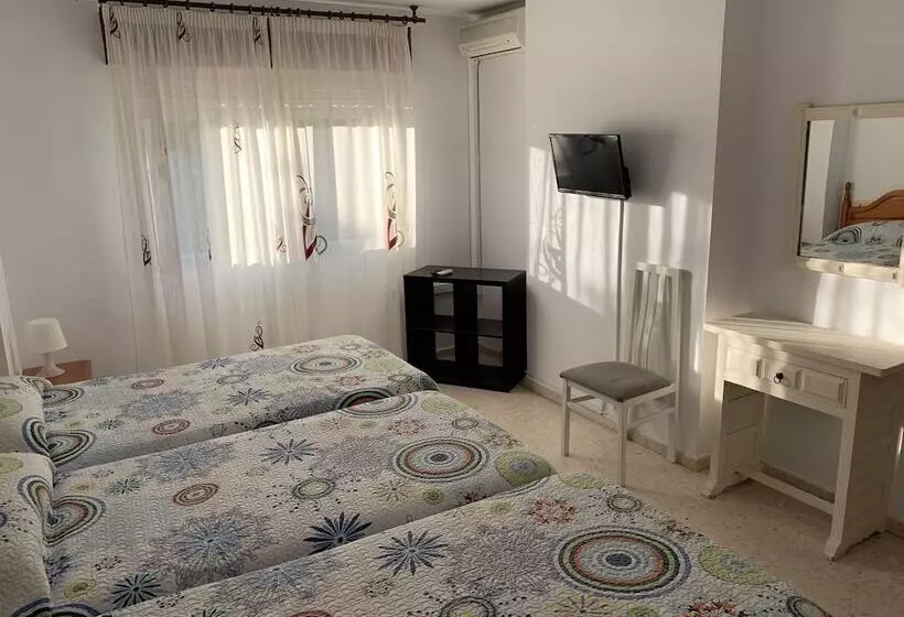 اتاق استاندارد سه نفره, Hostal Mediterráneo