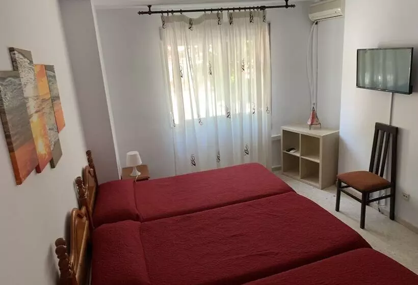 اتاق استاندارد سه نفره, Hostal Mediterráneo