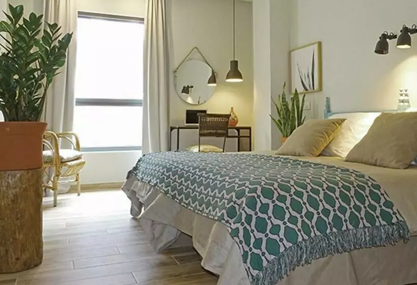 Superior-huone, Vicente Home