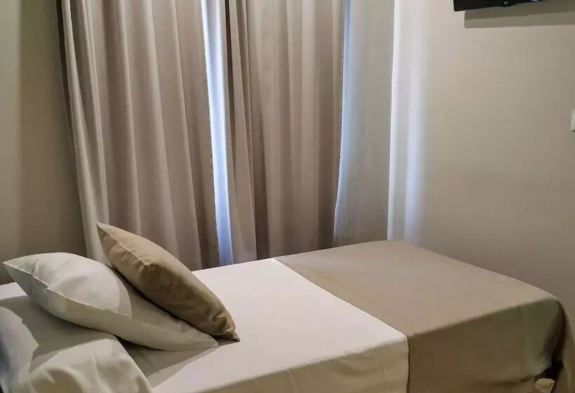 Superior Yhden Hengen Huone, Vicente Home