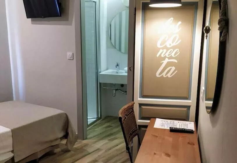 Superior Yhden Hengen Huone, Vicente Home