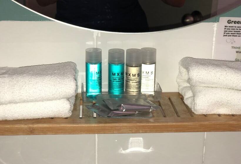 غرفة قياسية, Vicente Home