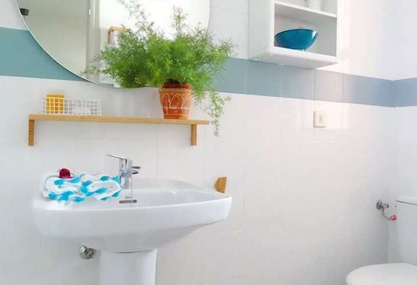 غرفة قياسية, Vicente Home