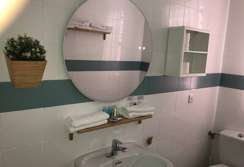 غرفة قياسية, Vicente Home