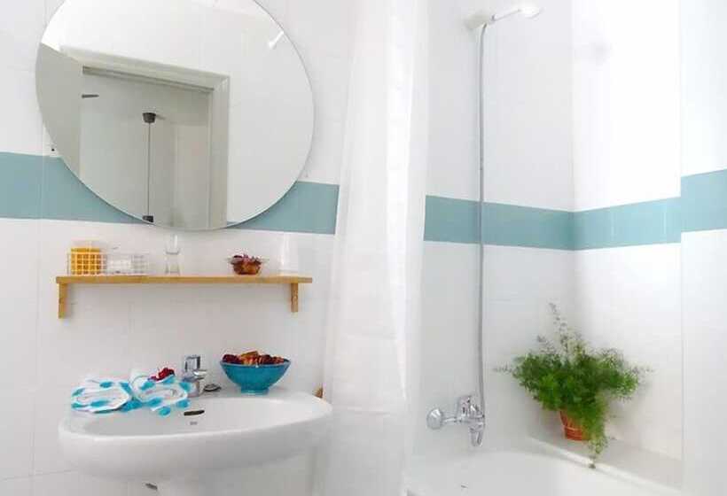 غرفة قياسية فردية, Vicente Home