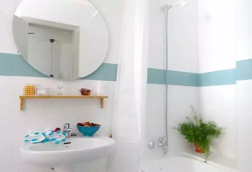Standard Yhden Hengen Huone, Vicente Home