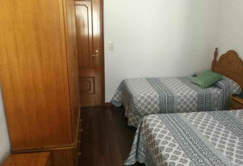 غرفة قياسية ثلاثية, Hostal La Casilla