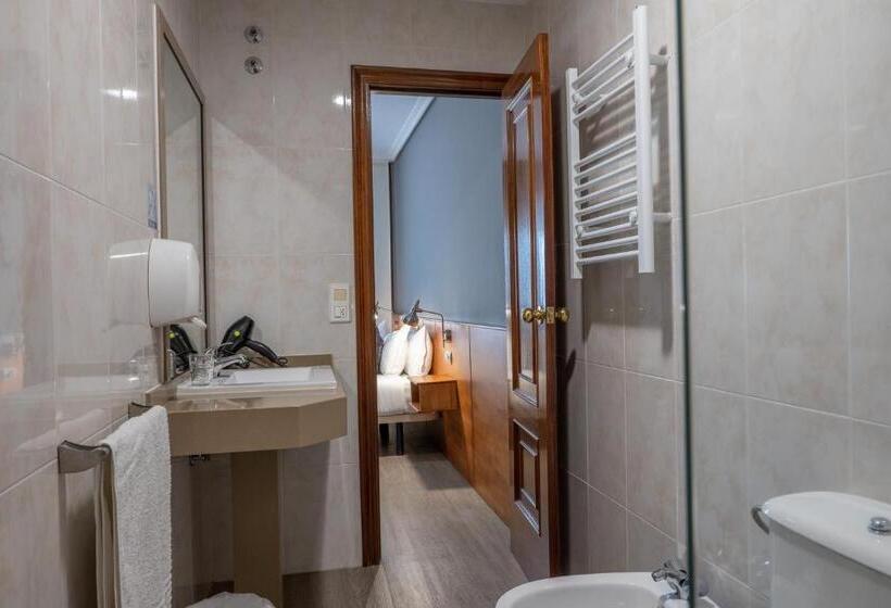 اتاق خانوادگی, Carlos 96