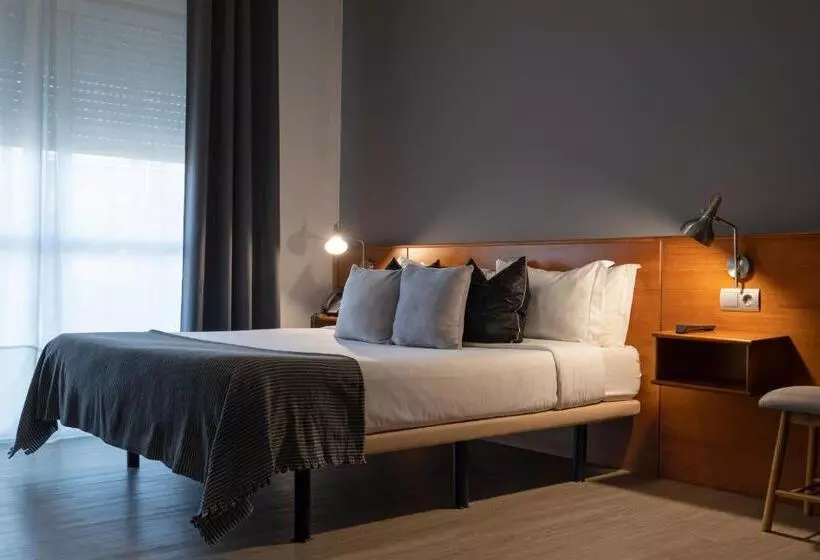 Standardzimmer mit Doppelbett, Carlos 96