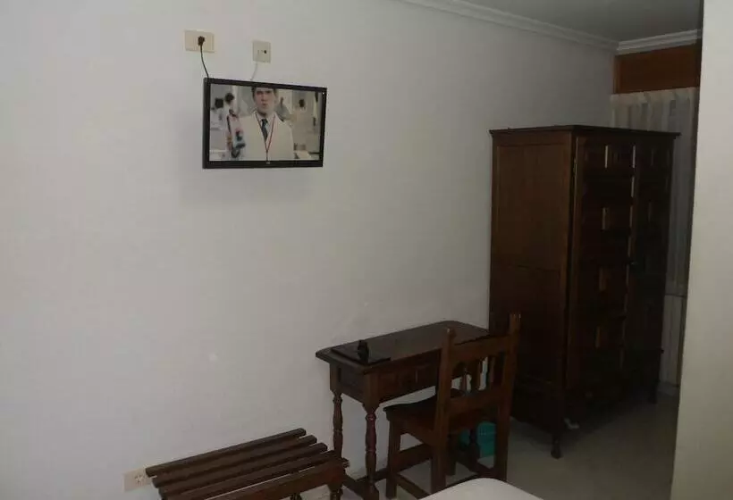 Standard Single Room, Conde