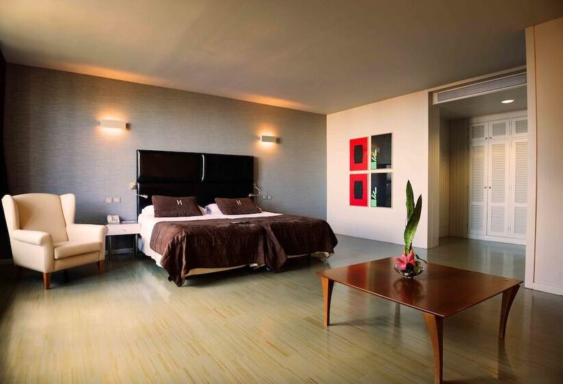 Номер Стандарт, Escuela Santa Cruz