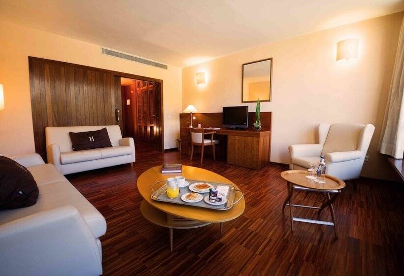 Полулюкс, Escuela Santa Cruz