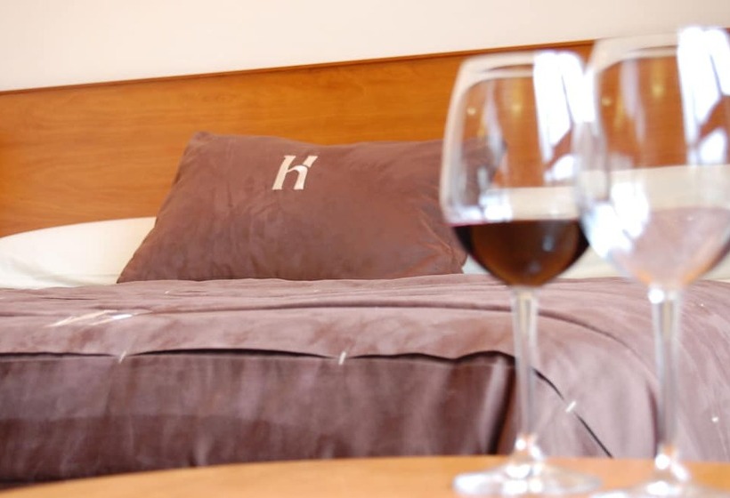 Полулюкс, Escuela Santa Cruz