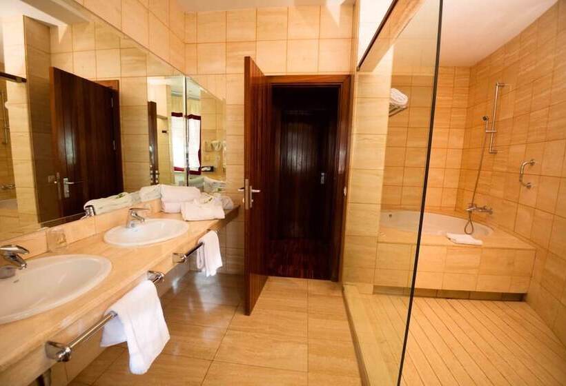 Семейный Номер Superior, Escuela Santa Cruz