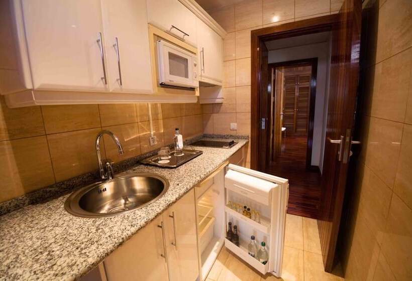 Семейный Номер Superior, Escuela Santa Cruz